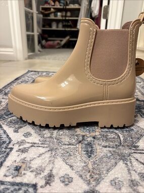 Steve Madden Beige Patent Platform Chelsea Booties